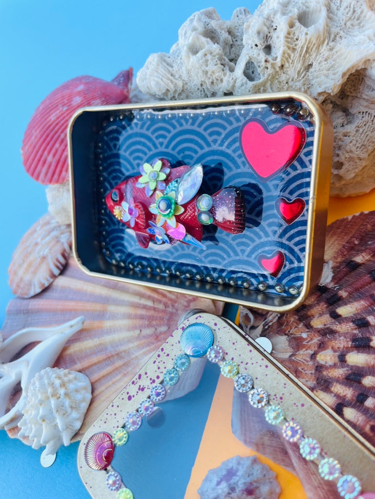 Boîte de Curiosité Fantastique - Création Originale Artisanale - Poisson "Étincelle de Joie"