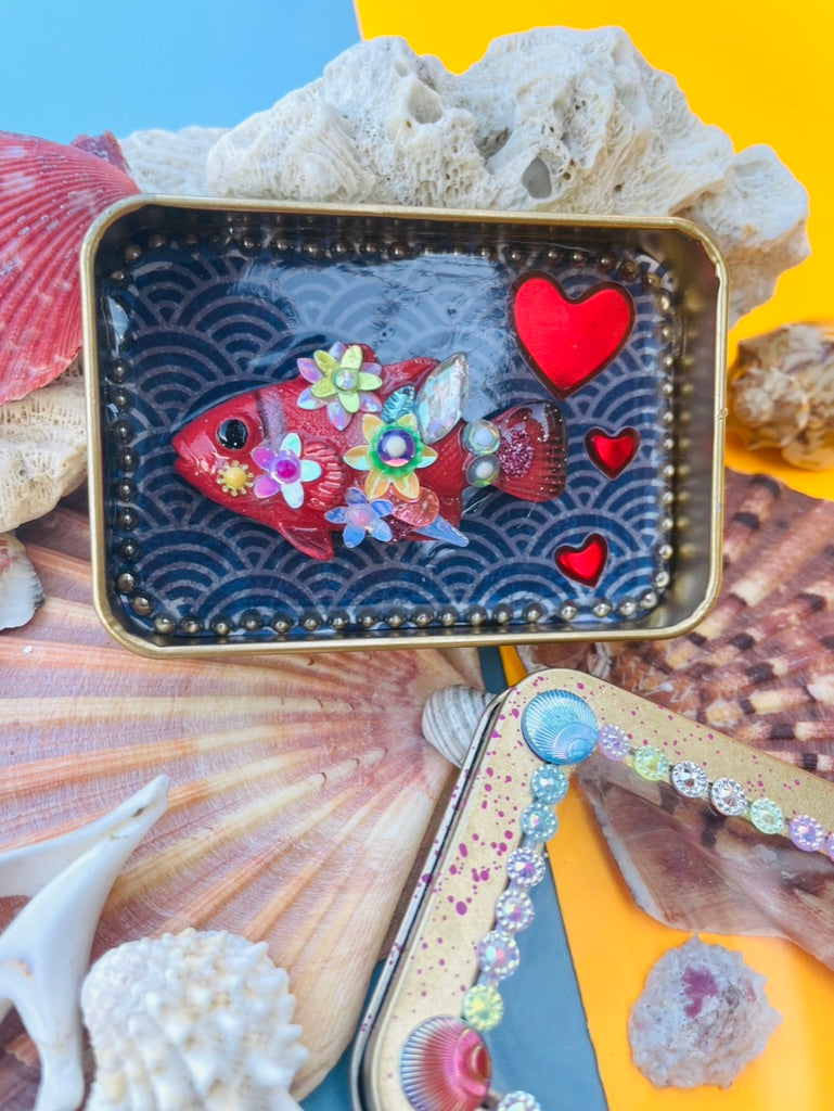 Boîte de Curiosité Fantastique - Création Originale Artisanale - Poisson "Étincelle de Joie"