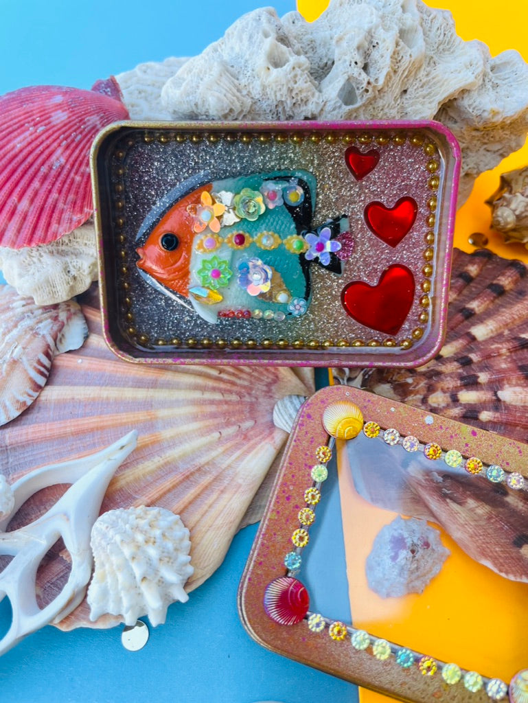Boîte de Curiosité Fantastique - Création Originale Artisanale - Poisson "Farceur des Vagues Moussues"