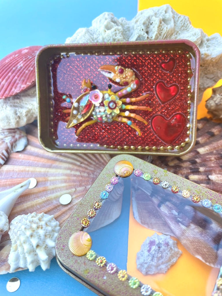 Boîte de Curiosité Fantastique - Création Originale Artisanale - Crabe "Éclipse des Grains"