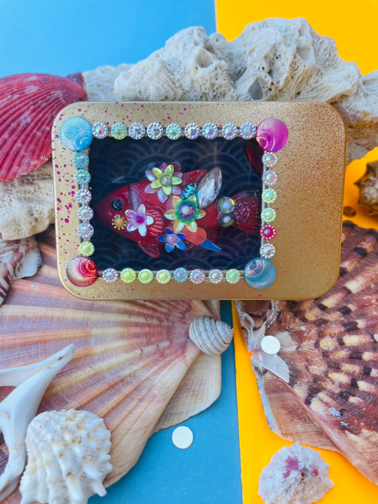 Boîte de Curiosité Fantastique - Création Originale Artisanale - Poisson "Étincelle de Joie"