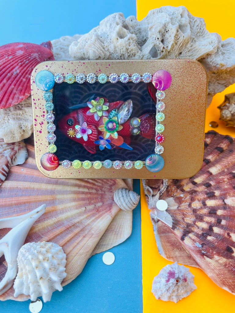 Boîte de Curiosité Fantastique - Création Originale Artisanale - Poisson "Étincelle de Joie"