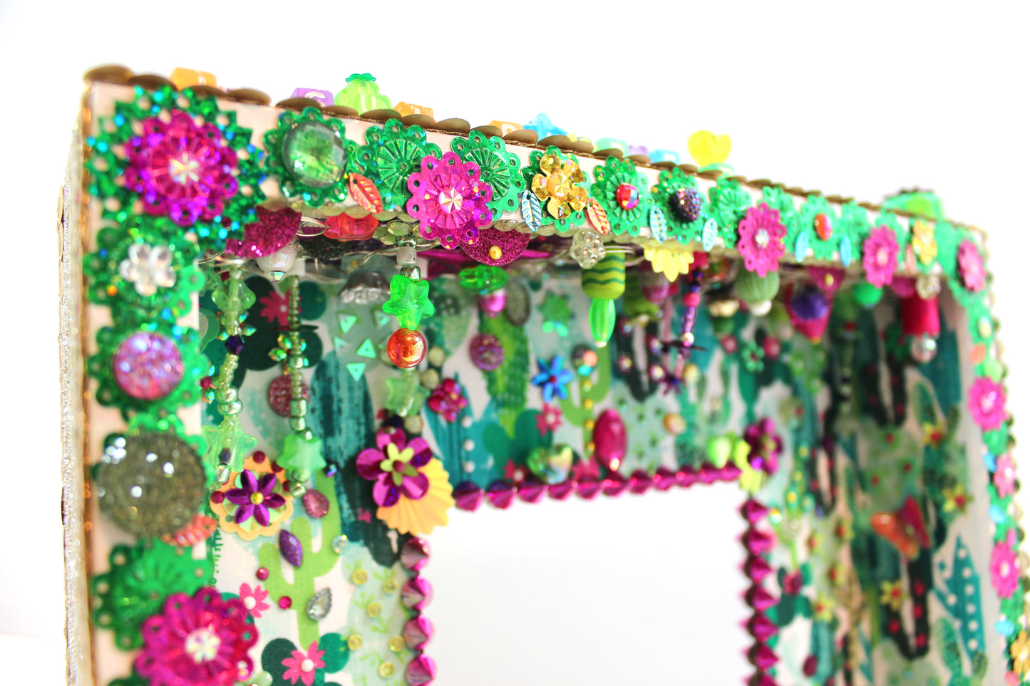 Détail du diorama poétique - Pièce de collection avec miroir et mantra inspirant