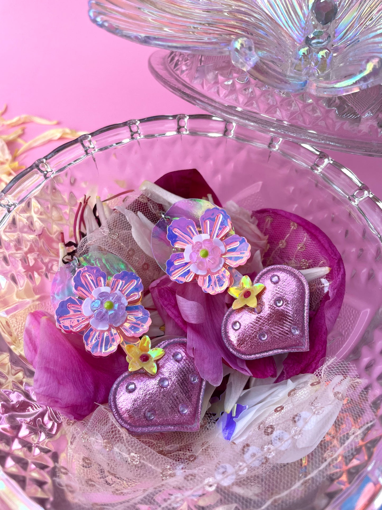 Boucles d’oreilles féériques et légères – "Un coeur et des fleurs" - Collection Été 2025