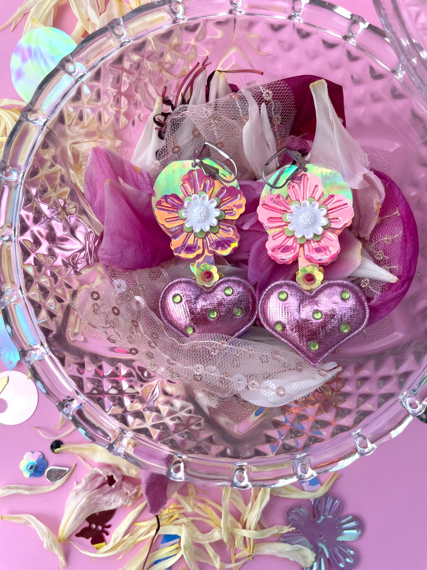 Boucles d’oreilles féériques et légères – "Un coeur et des fleurs" - Collection Été 2025