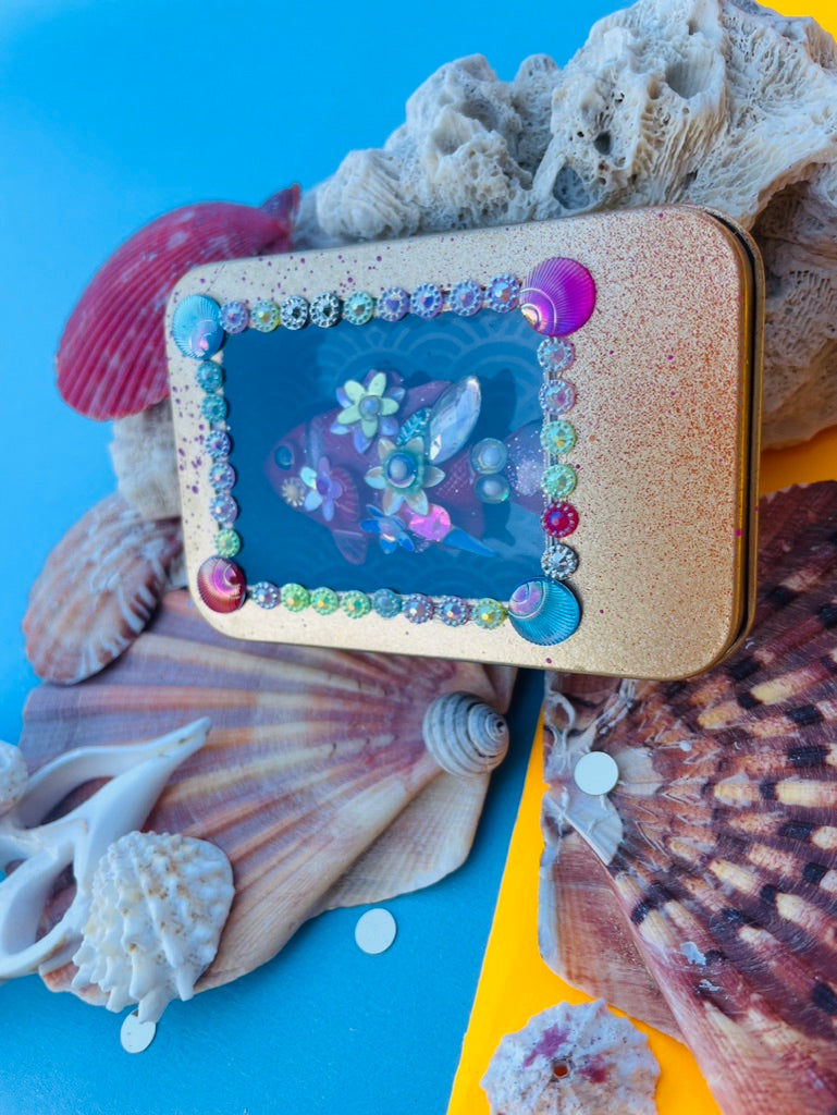 Boîte de Curiosité Fantastique - Création Originale Artisanale - Poisson "Étincelle de Joie"