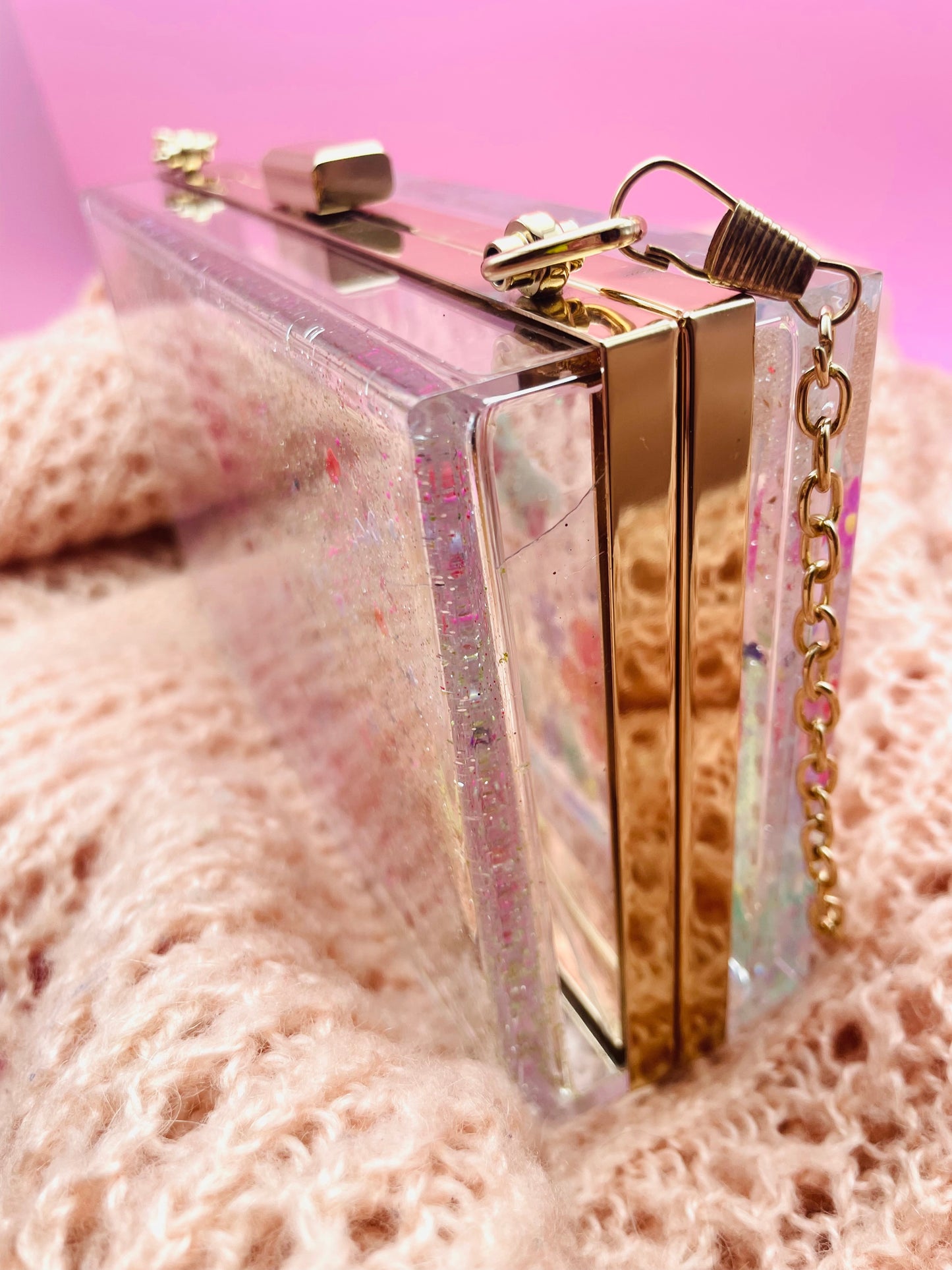 Clutch Féérique Numéro #2 - Paysages Enchantés en Dentelle et Résine