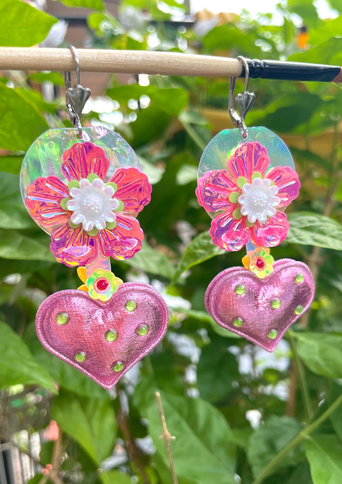 Boucles d’oreilles féériques et légères – "Un coeur et des fleurs" -  Collection Été 2025