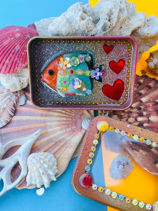Boîte de Curiosité Fantastique - Création Originale Artisanale - Poisson "Farceur des Vagues Moussues"