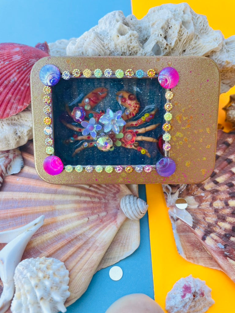 Boîte de Curiosité Fantastique - Création Originale Artisanale - Crabe "Silencieux Complice"