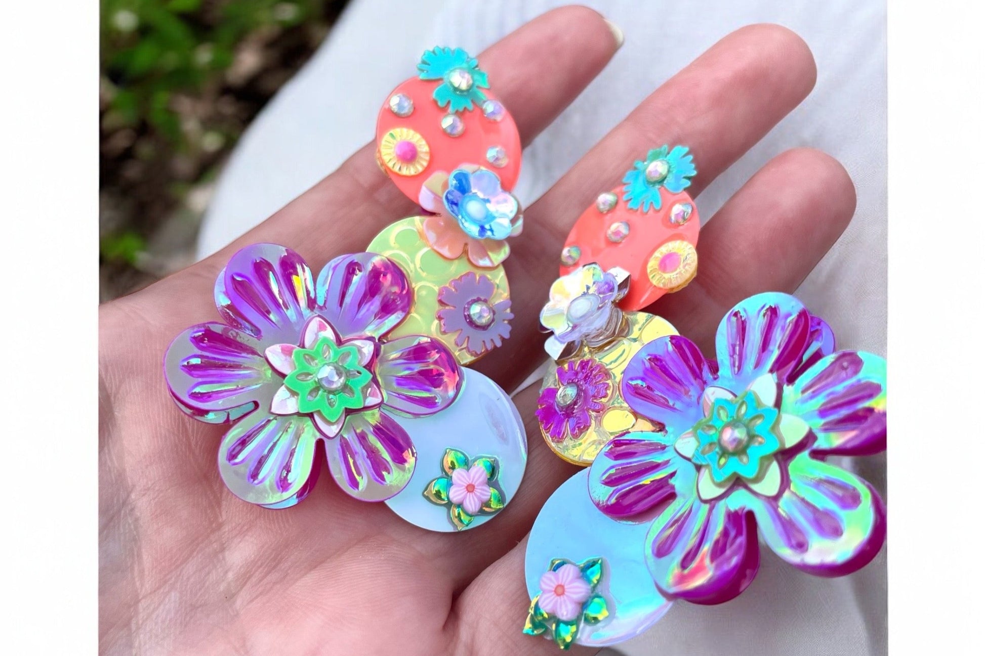 oucles d'oreilles scintillantes en sequins de Lily était une fois, des créations uniques conçues pour illuminer vos tenues et raviver votre esprit d'enfance