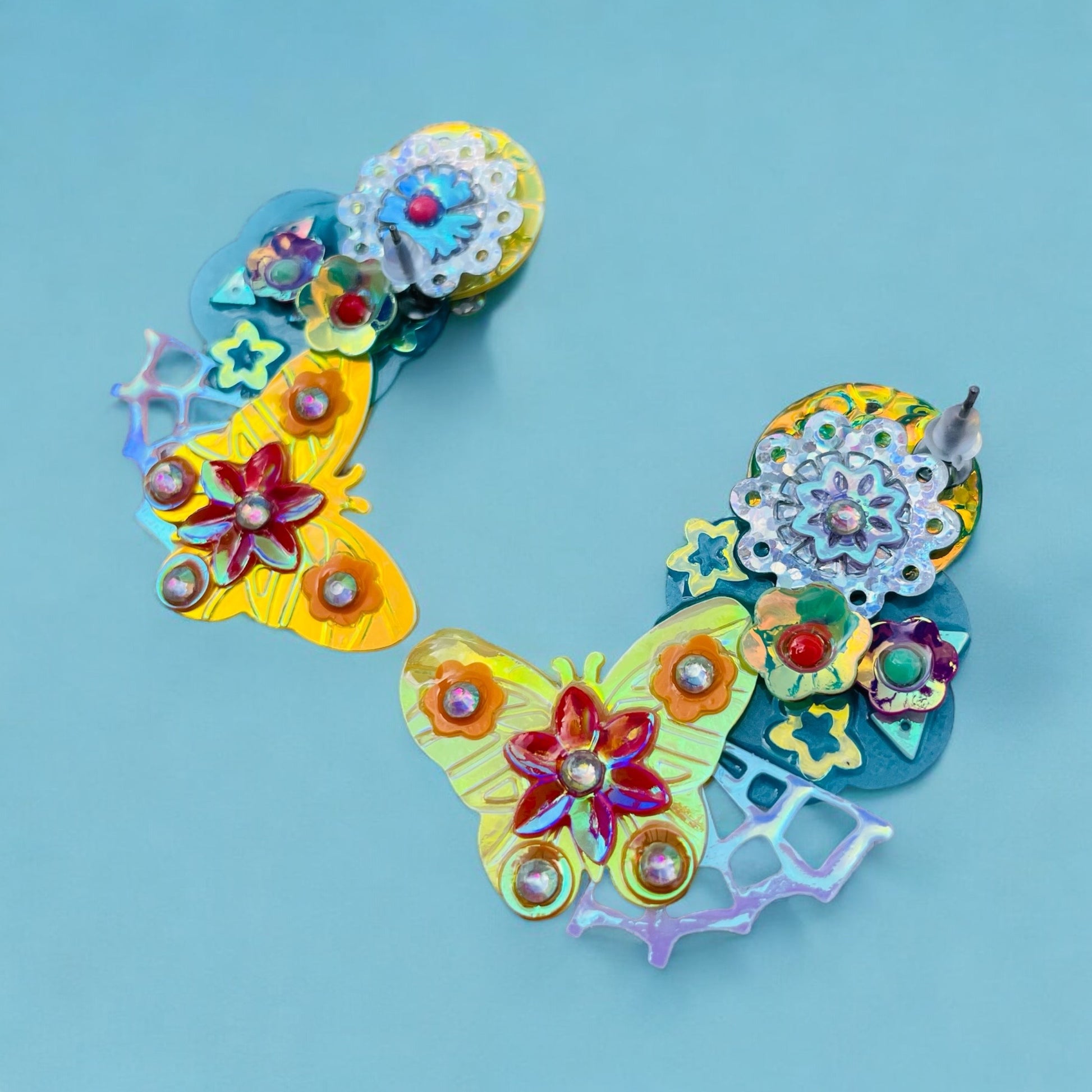 Boucles d'oreilles scintillantes en sequins de Lily était une fois, des créations uniques conçues pour illuminer vos tenues et raviver votre esprit d'enfance