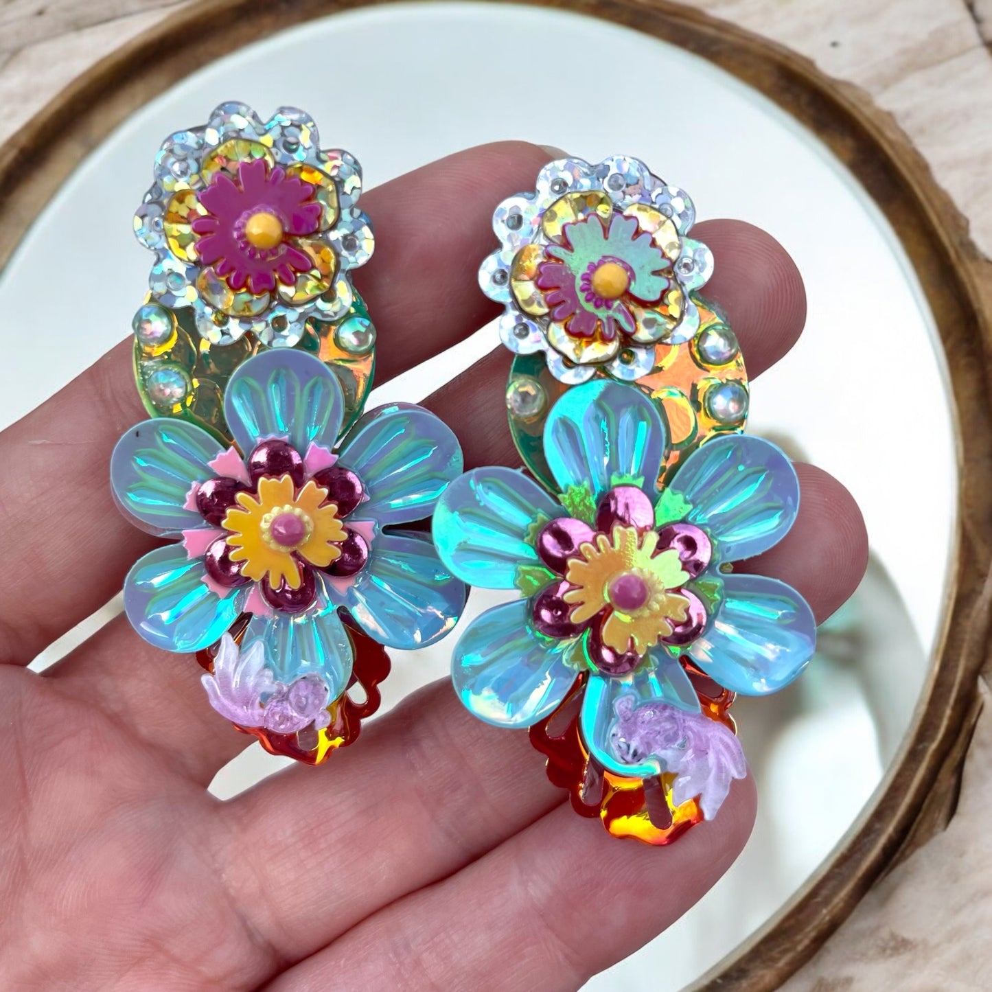 Boucles d'oreilles en sequins féériques faites main par Lily était une fois, apportant une touche magique et une connexion avec votre jardin intérieur