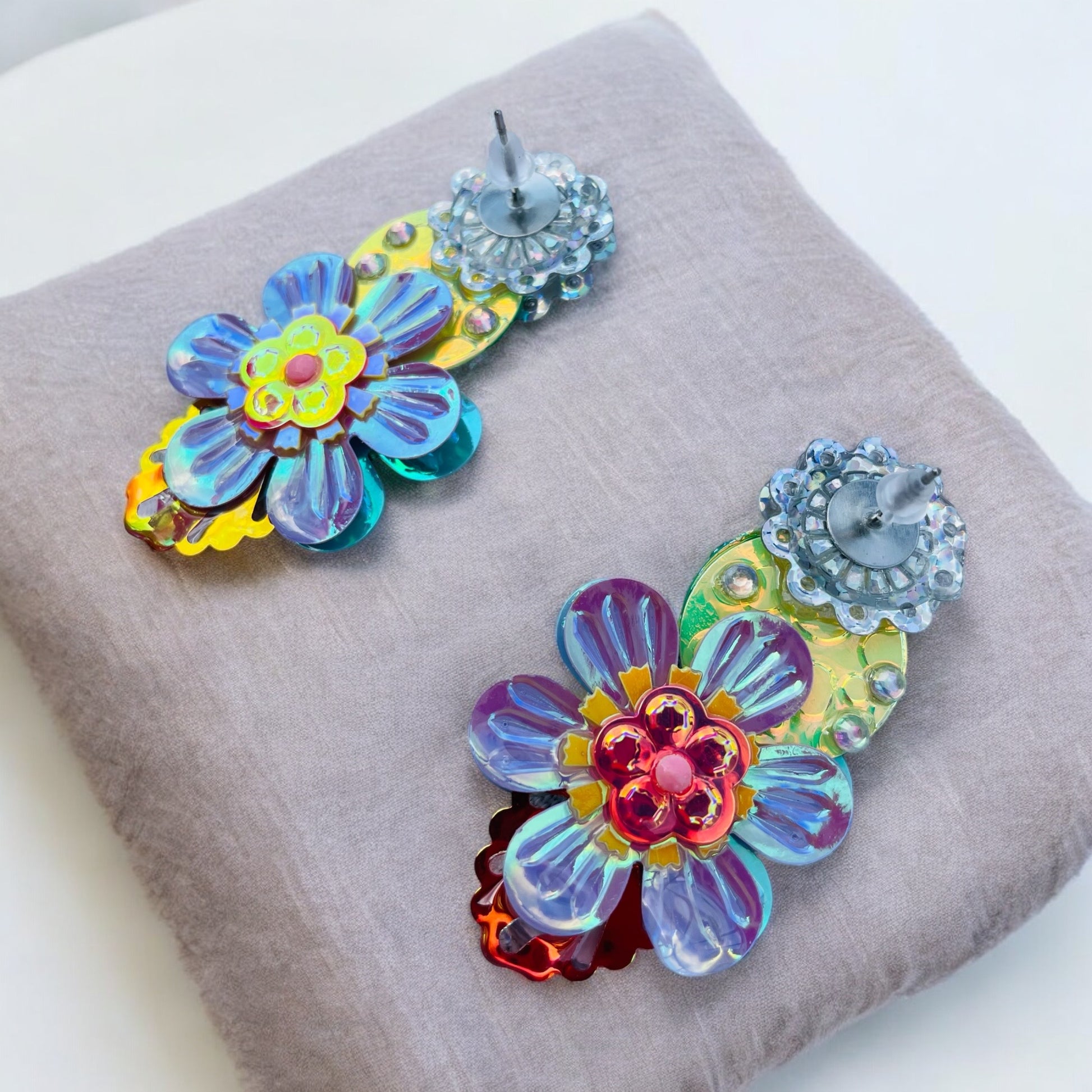 Détails en sequins sur boucles d'oreilles artisanales de Lily était une fois, alliant éclat magique et connexion avec votre enfant intérieur