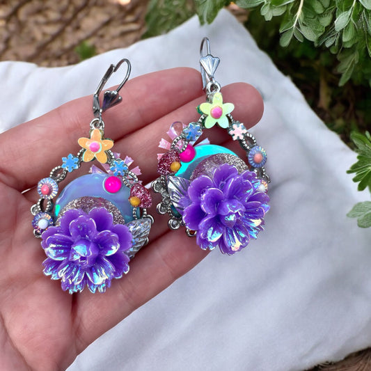 Boucles d'oreilles scintillantes en sequins de Lily était une fois, des créations uniques conçues pour illuminer vos tenues et raviver votre esprit d'enfance
