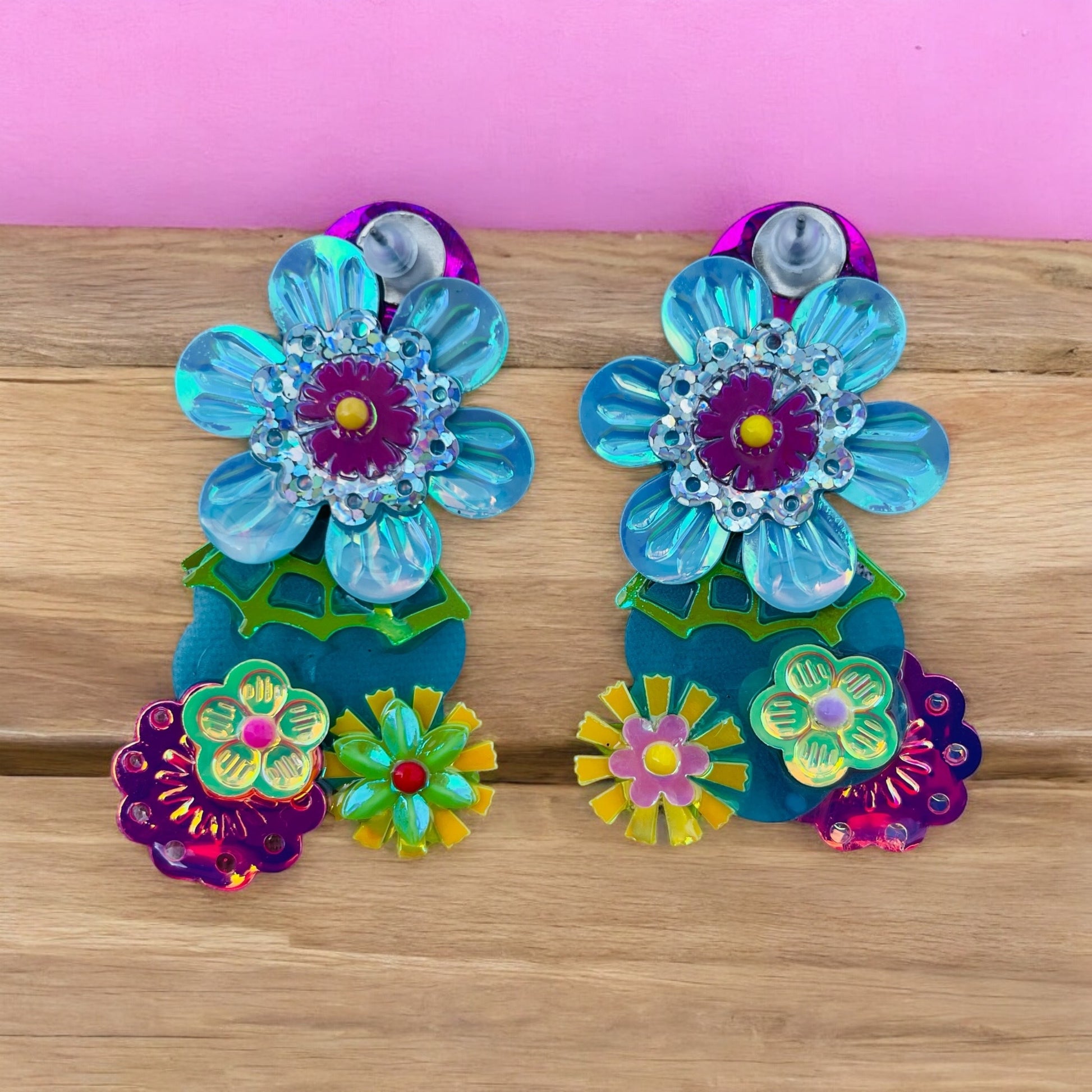 Détails en sequins sur boucles d'oreilles artisanales de Lily était une fois, alliant éclat magique et connexion avec votre enfant intérieur