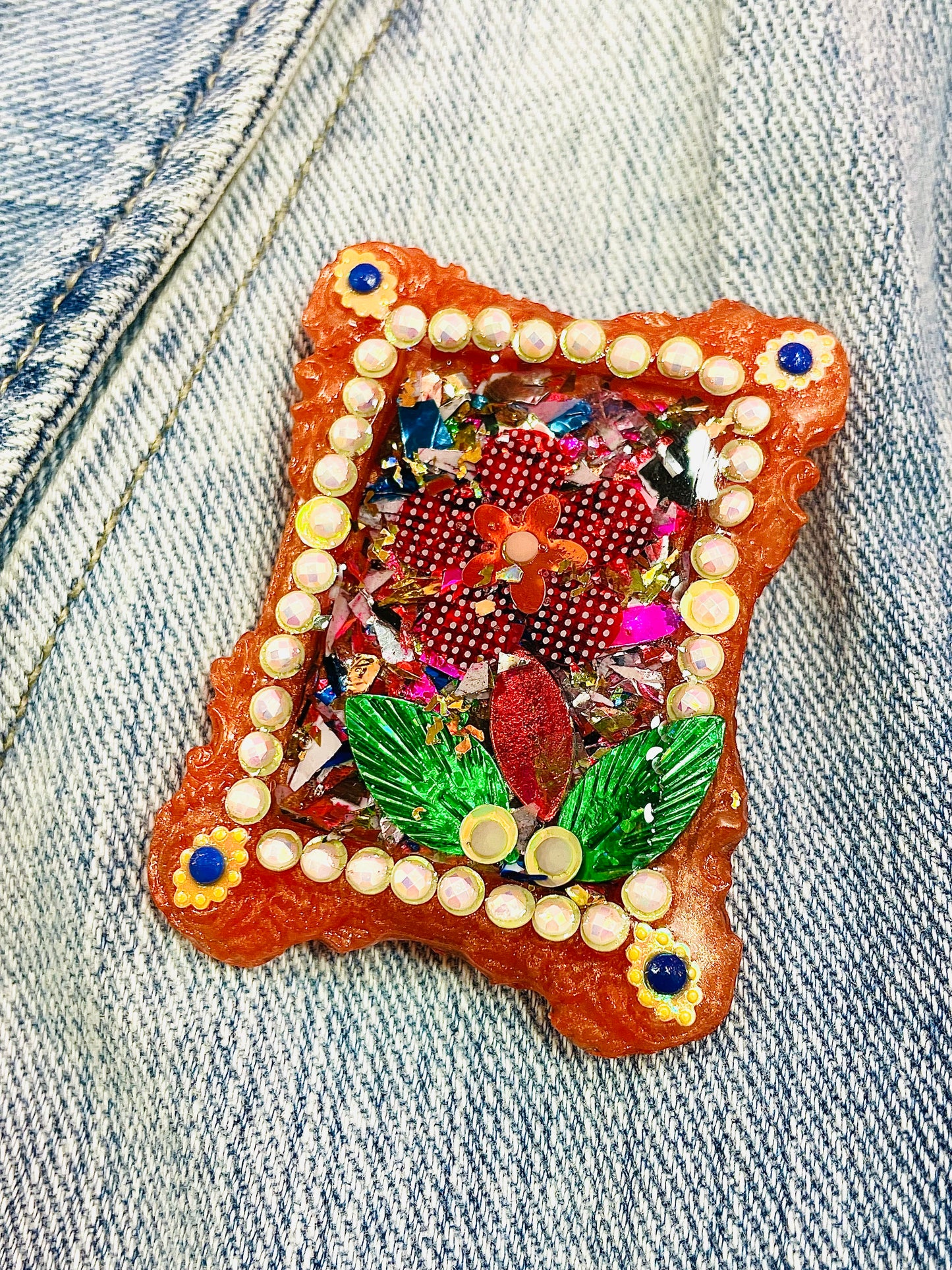 Broche féérique unique "Akane" en Résine et sequins - Fait main - Exclusivité en ligne