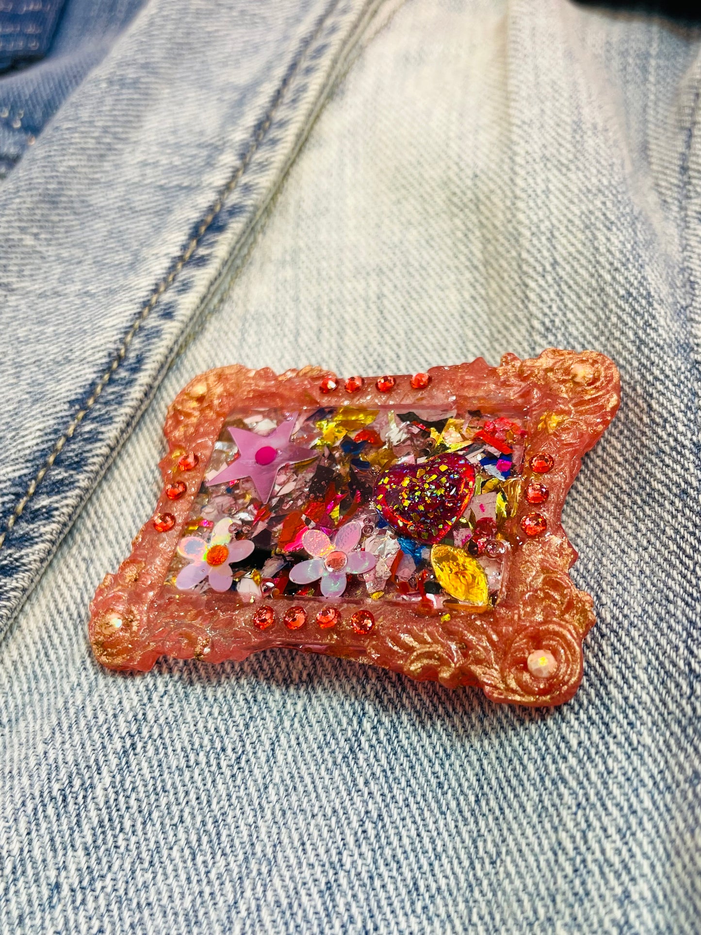 Unique fairy brooch "Ayana" in Resin and sequins - Handmade - Online exclusive