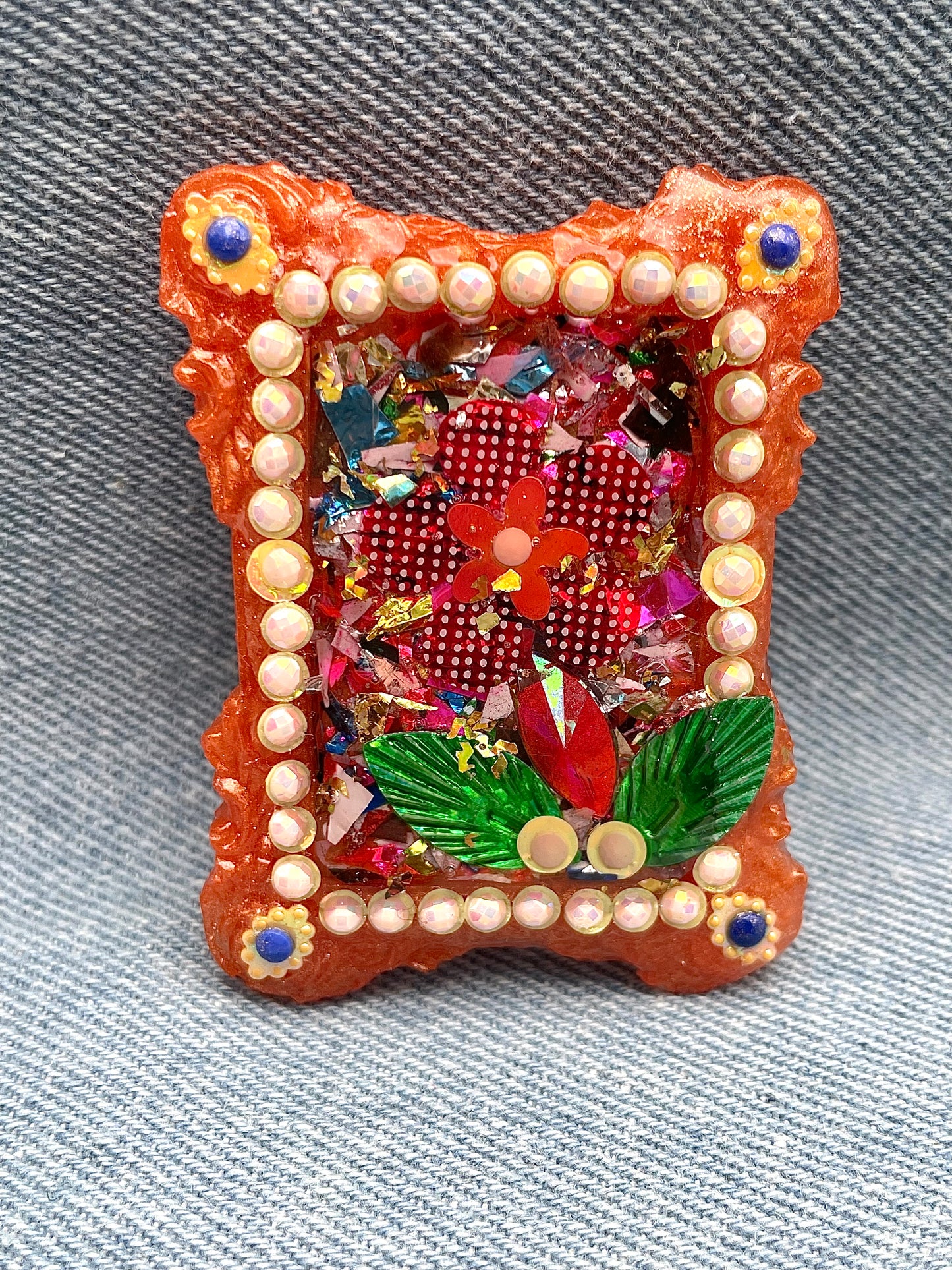 Broche féérique unique "Akane" en Résine et sequins - Fait main - Exclusivité en ligne