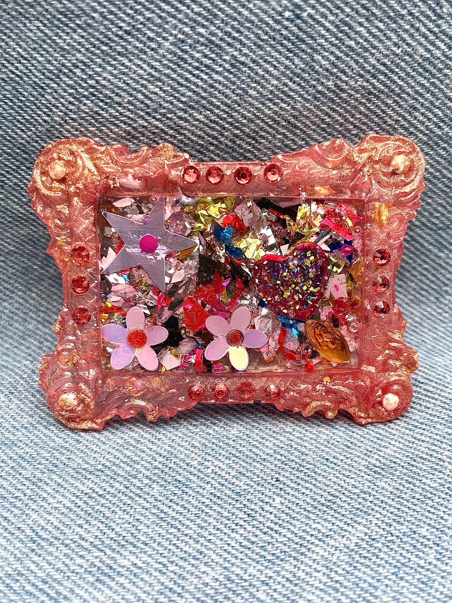 Unique fairy brooch "Ayana" in Resin and sequins - Handmade - Online exclusive