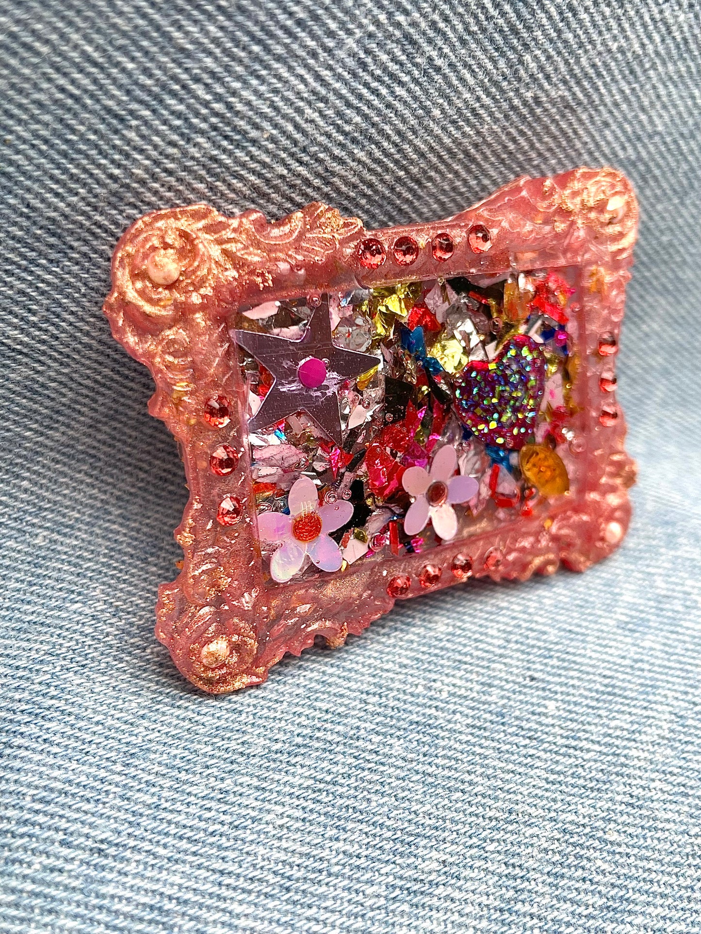 Unique fairy brooch "Ayana" in Resin and sequins - Handmade - Online exclusive