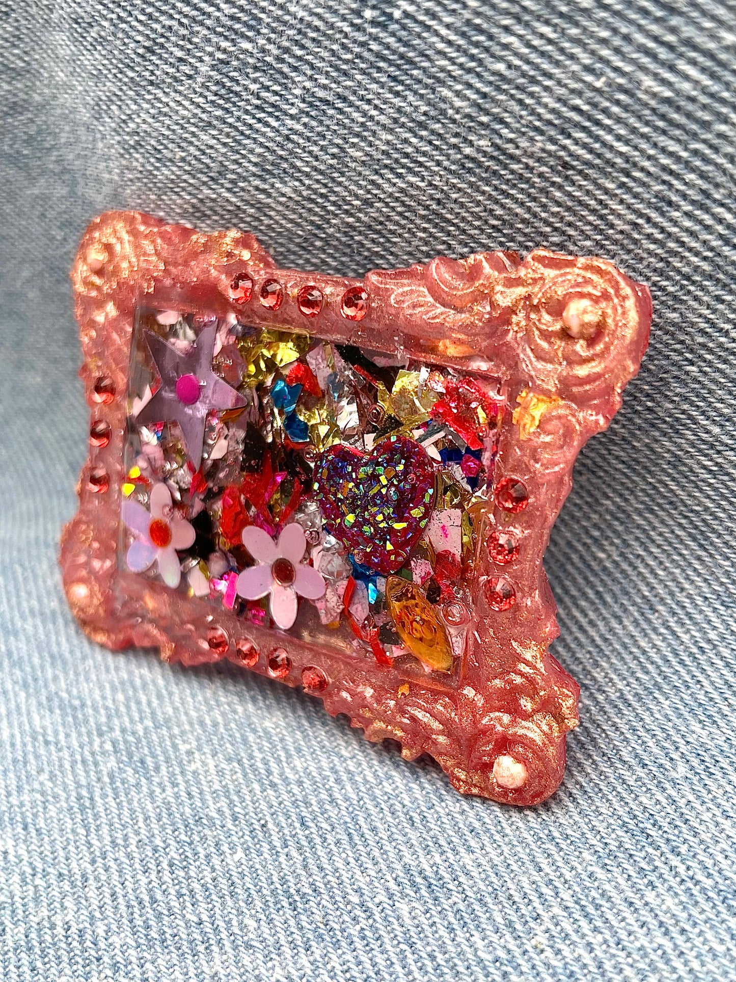 Unique fairy brooch "Ayana" in Resin and sequins - Handmade - Online exclusive