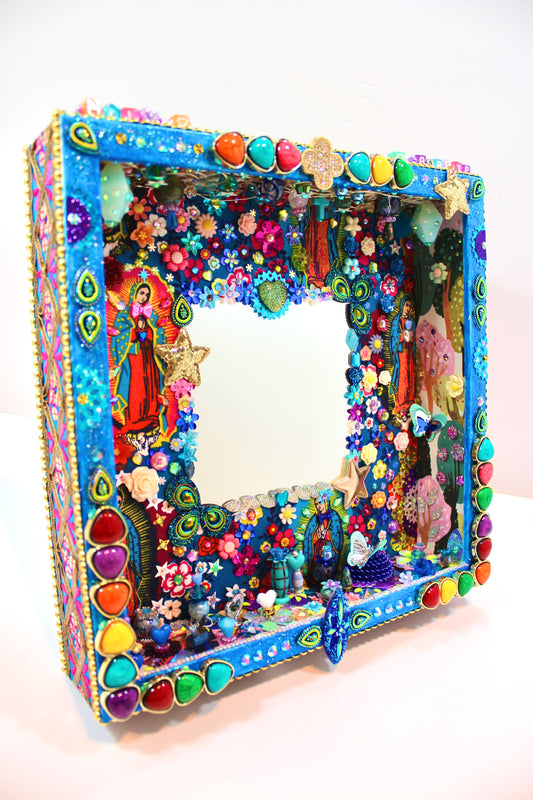 Miroir de poésie avec mini-paysage en sequins et perles