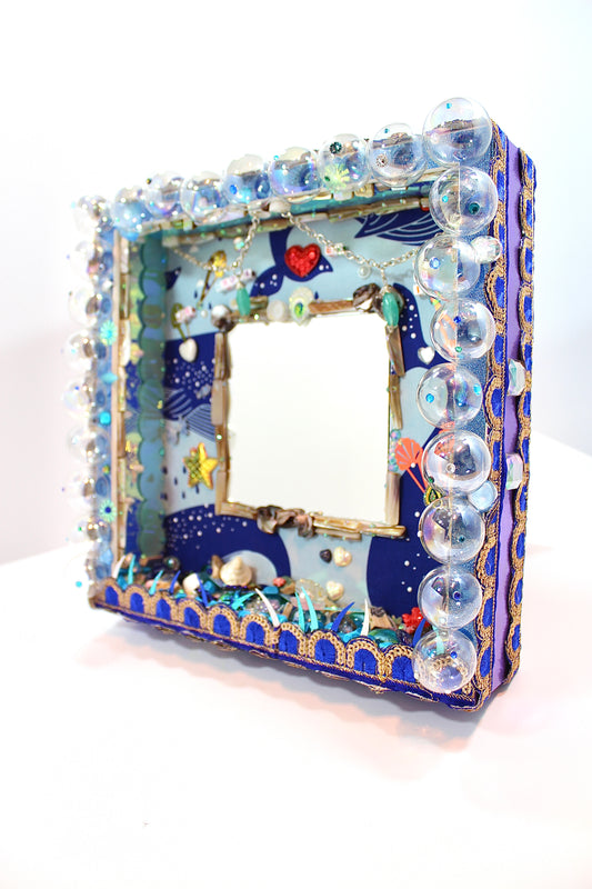 Miroir de poésie - Œuvre d'art unique avec mini-paysage en sequins et perles